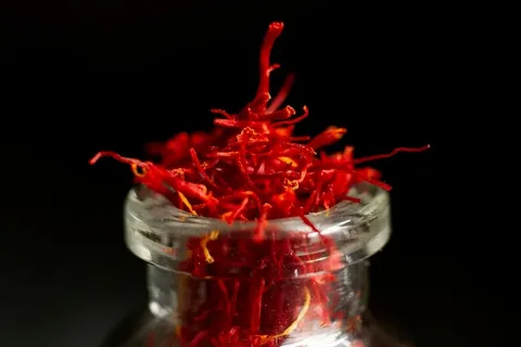 زعفران سه گرمی سحر خیز با رنگ و عطر خارق‌ العاده